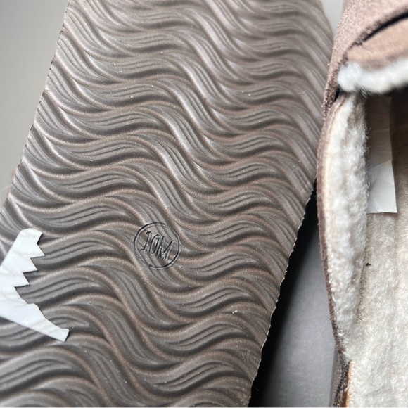 CUSHIONAIRE Beige Suede Faux Fur Lined Slip On Platform Clogs Women’s Size 10 - Picture 7 of 7